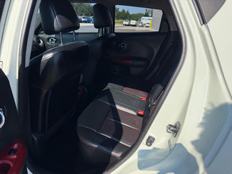 Nissan Juke Vehicle Full-screen Gallery Image 09