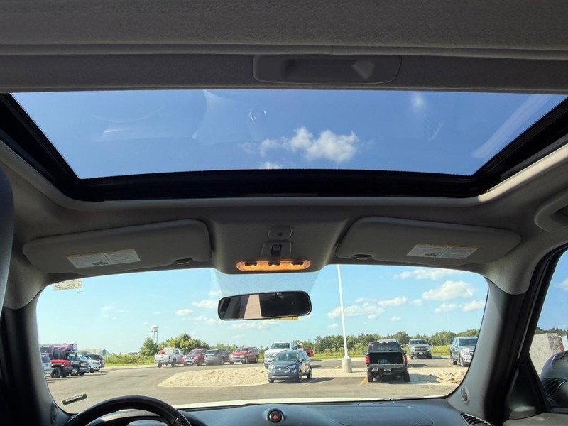 Nissan Juke Vehicle Full-screen Gallery Image 10