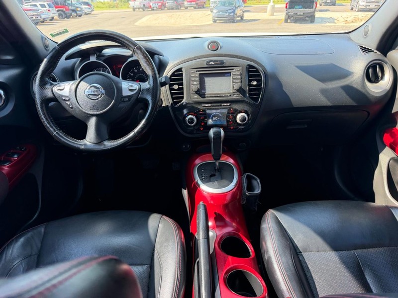 Nissan Juke Vehicle Full-screen Gallery Image 11