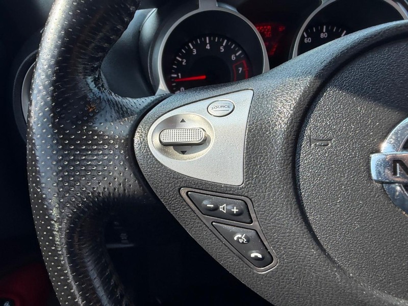 Nissan Juke Vehicle Full-screen Gallery Image 13