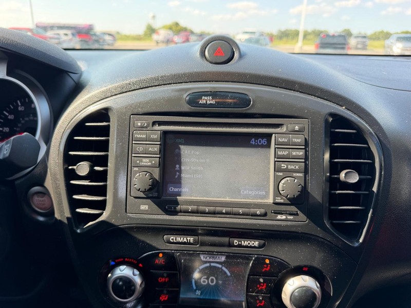 Nissan Juke Vehicle Full-screen Gallery Image 15