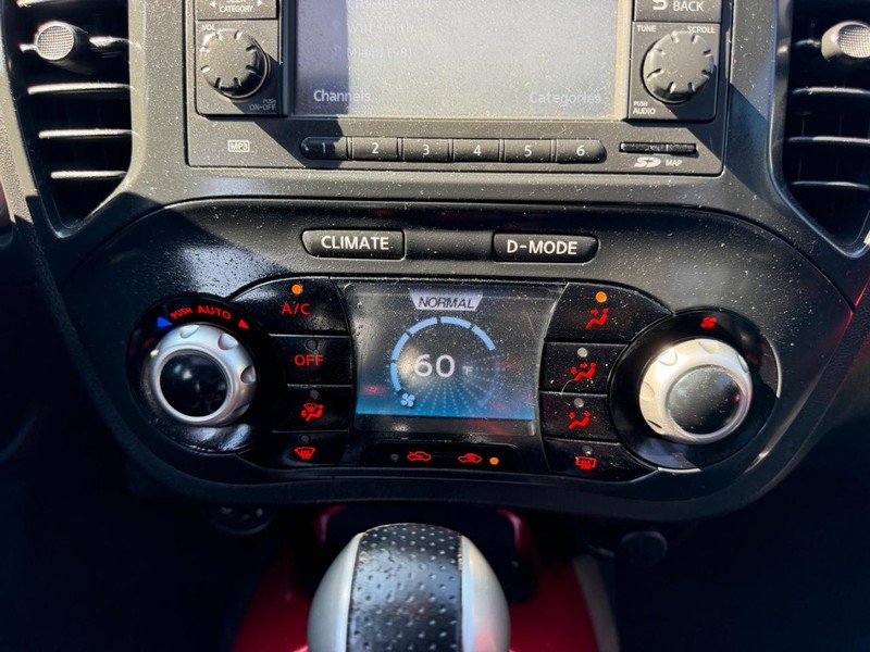 Nissan Juke Vehicle Full-screen Gallery Image 16
