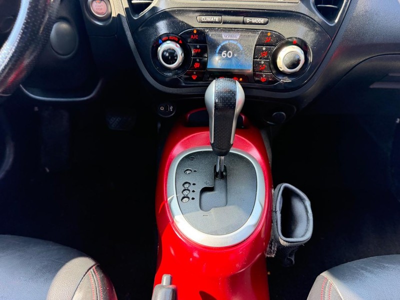 Nissan Juke Vehicle Full-screen Gallery Image 17