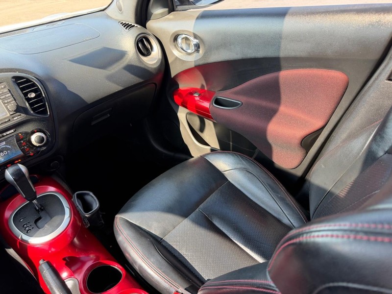 Nissan Juke Vehicle Full-screen Gallery Image 18