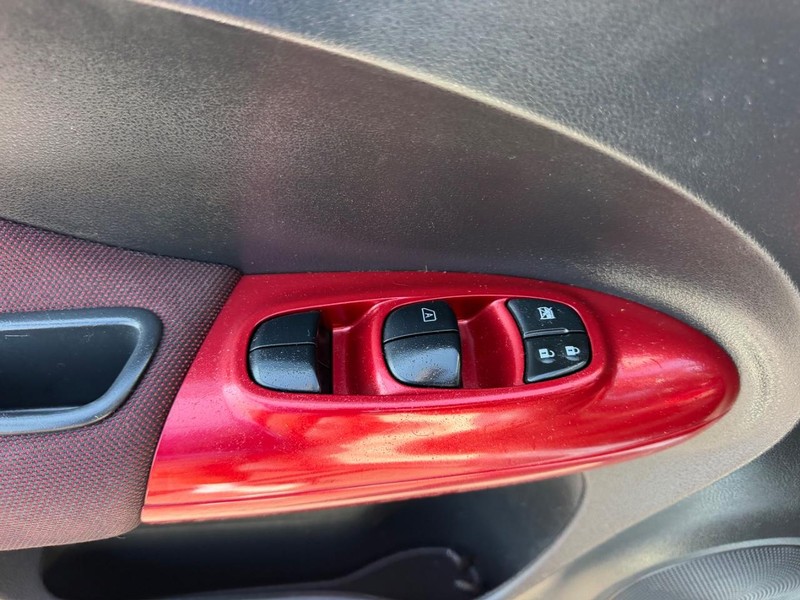 Nissan Juke Vehicle Full-screen Gallery Image 19