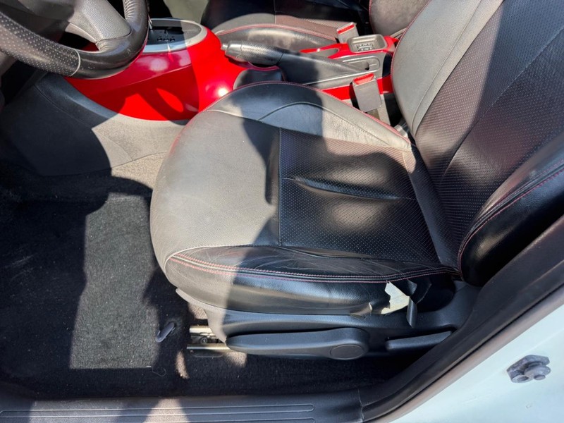 Nissan Juke Vehicle Full-screen Gallery Image 20