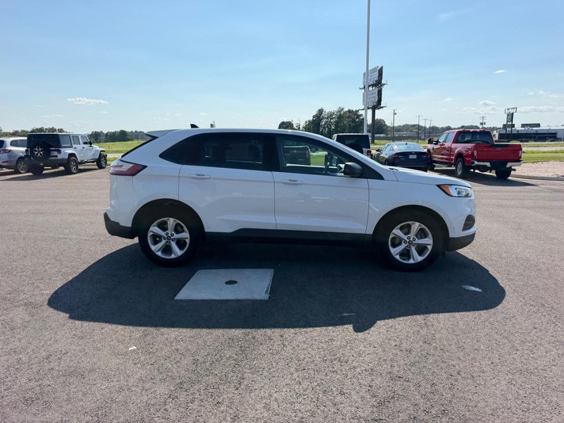 Ford Edge Vehicle Full-screen Gallery Image 04