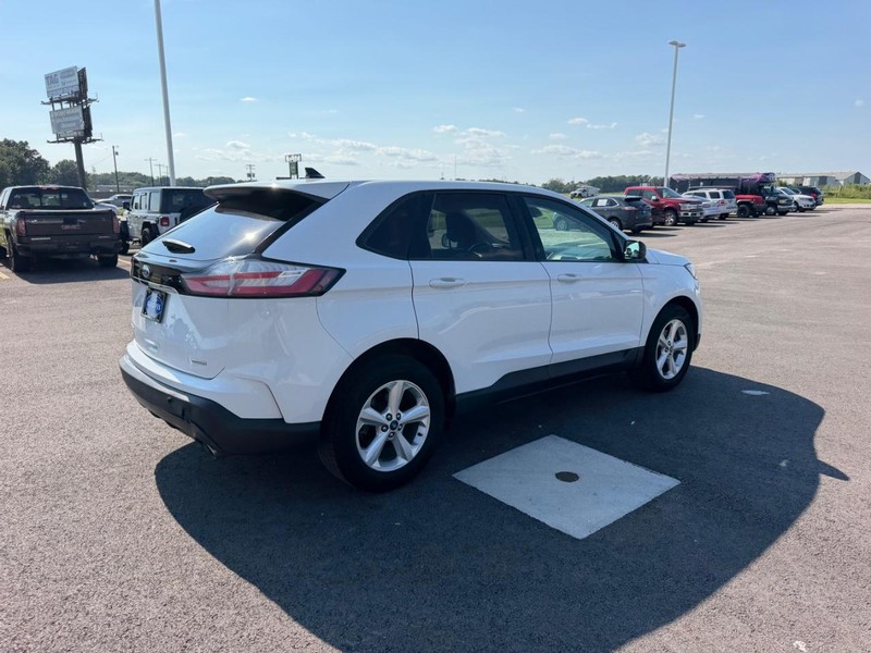 Ford Edge Vehicle Full-screen Gallery Image 05
