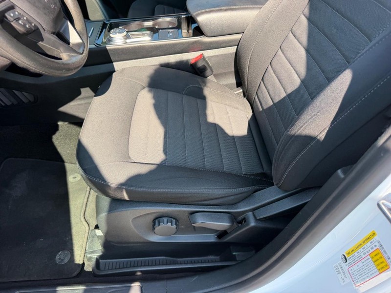 Ford Edge Vehicle Full-screen Gallery Image 19