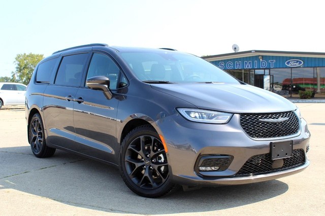 Used 2022 Chrysler Pacifica Limited with VIN 2C4RC1GG2NR202858 for sale in Salem, IL