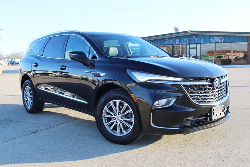 Buick Enclave Vehicle Full-screen Gallery Image 02