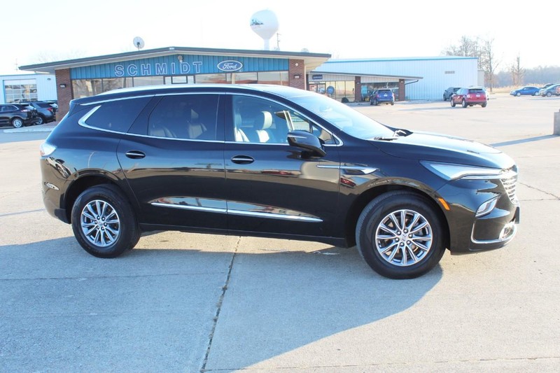 Buick Enclave Vehicle Full-screen Gallery Image 03