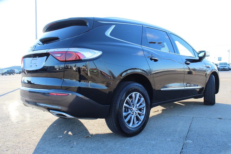 Buick Enclave Vehicle Full-screen Gallery Image 04