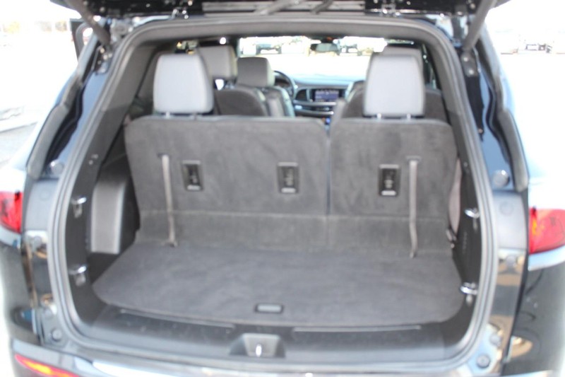 Buick Enclave Vehicle Full-screen Gallery Image 10