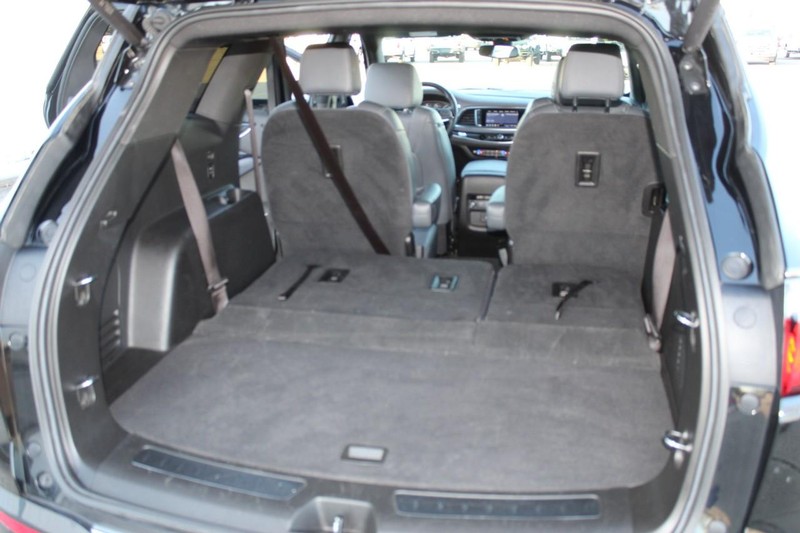 Buick Enclave Vehicle Full-screen Gallery Image 11