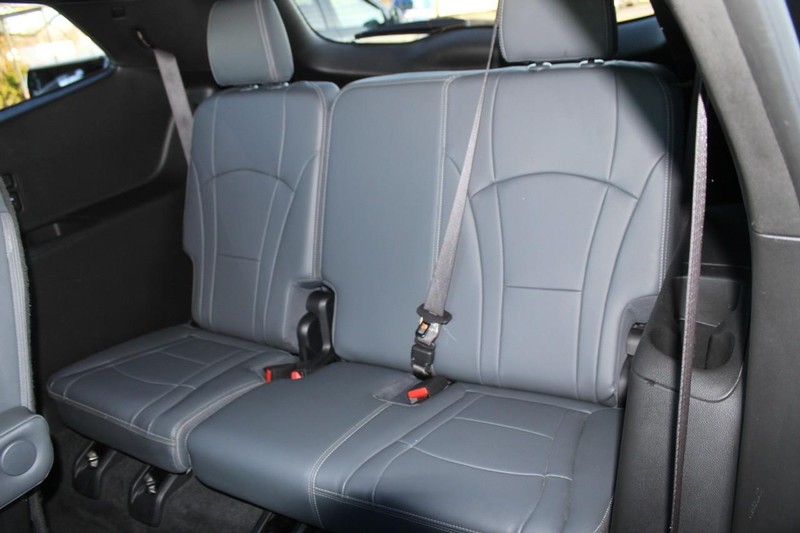 Buick Enclave Vehicle Full-screen Gallery Image 15