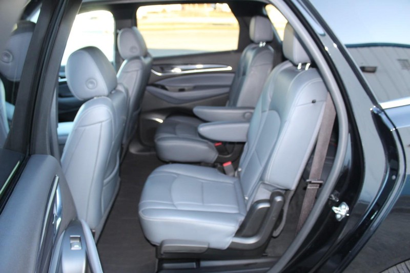 Buick Enclave Vehicle Full-screen Gallery Image 16
