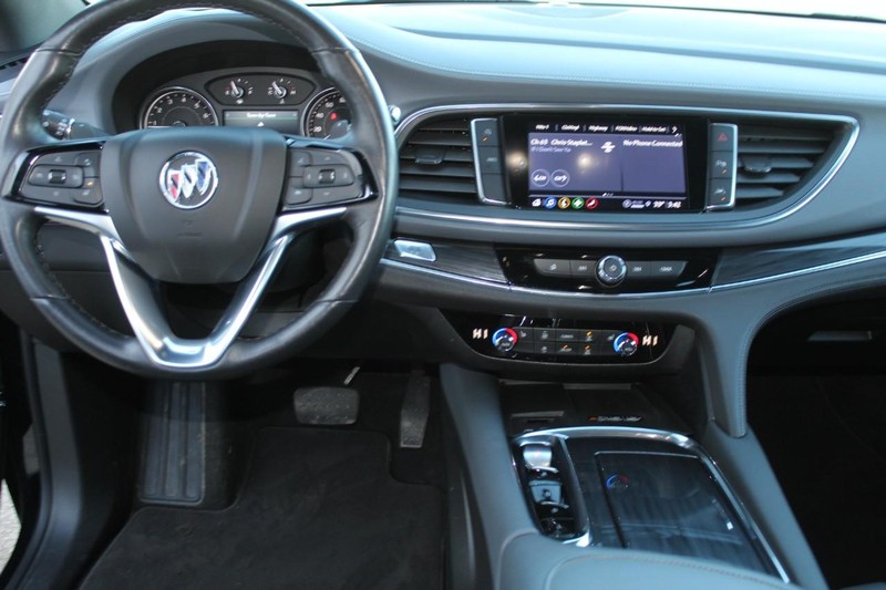 Buick Enclave Vehicle Full-screen Gallery Image 18