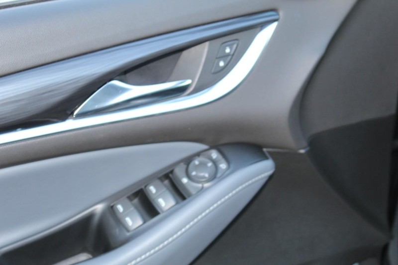 Buick Enclave Vehicle Full-screen Gallery Image 21