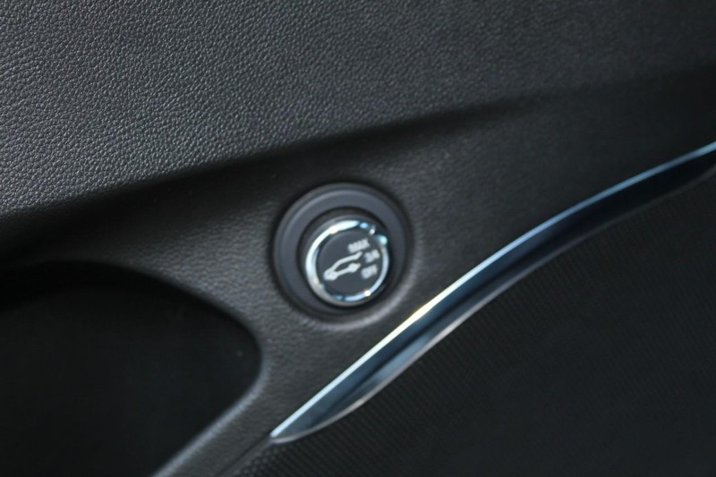 Buick Enclave Vehicle Full-screen Gallery Image 22