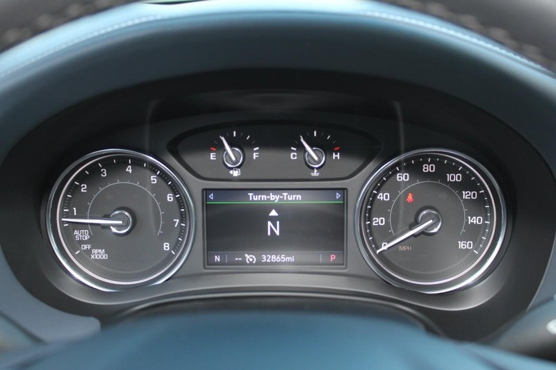 Buick Enclave Vehicle Full-screen Gallery Image 29