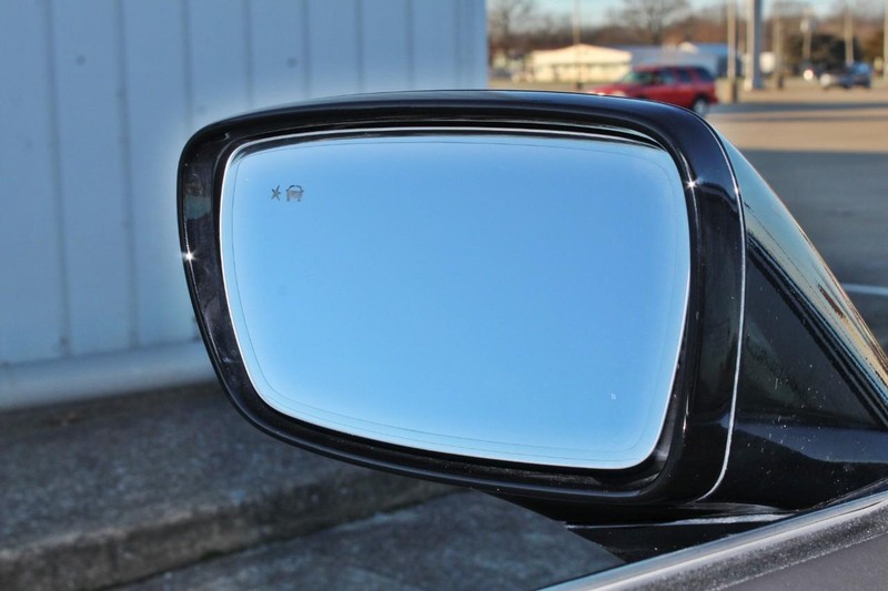 Buick Enclave Vehicle Full-screen Gallery Image 30