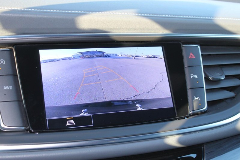 Buick Enclave Vehicle Full-screen Gallery Image 32