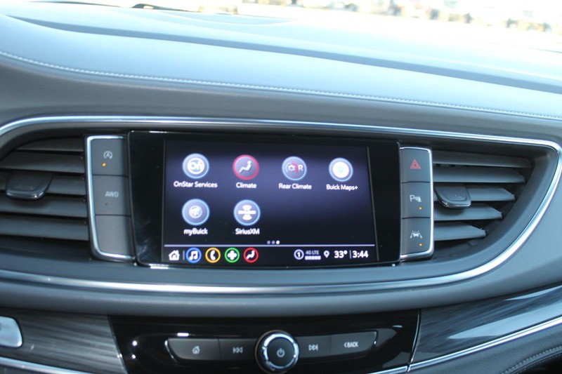 Buick Enclave Vehicle Full-screen Gallery Image 36