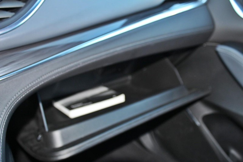 Buick Enclave Vehicle Full-screen Gallery Image 44