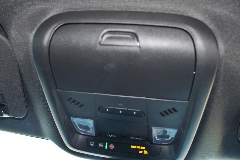 Buick Enclave Vehicle Full-screen Gallery Image 45