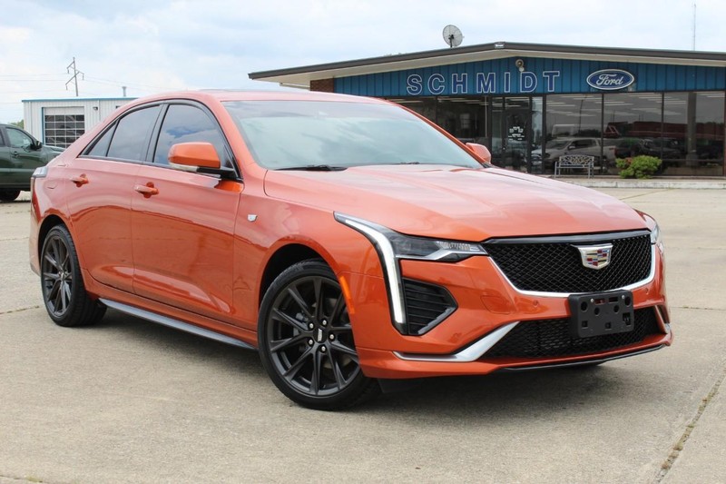 Cadillac CT4 Vehicle Full-screen Gallery Image 02