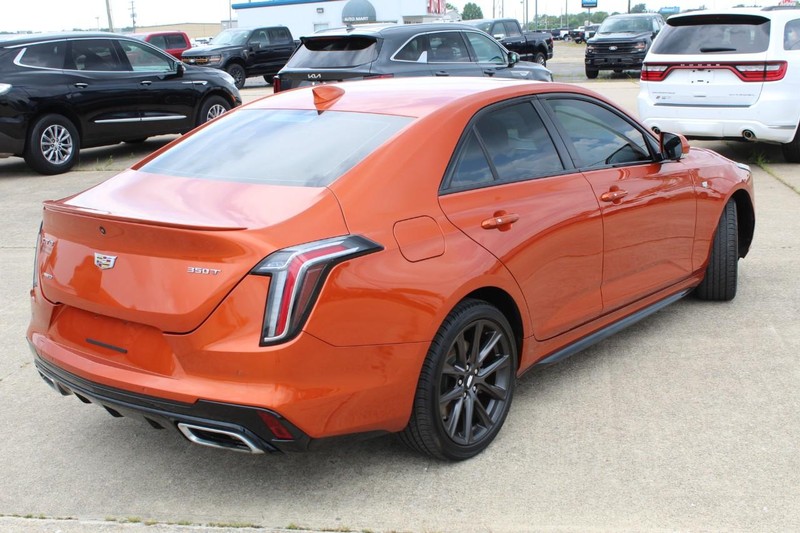 Cadillac CT4 Vehicle Full-screen Gallery Image 04