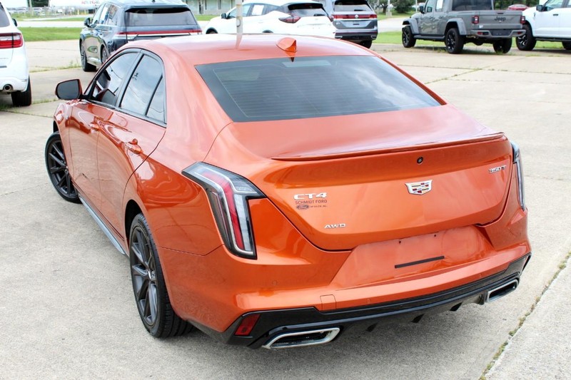 Cadillac CT4 Vehicle Full-screen Gallery Image 05