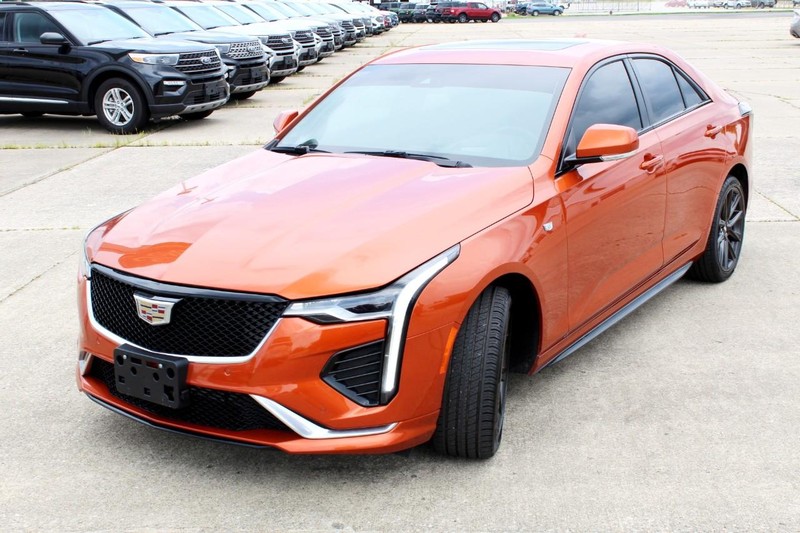 Cadillac CT4 Vehicle Full-screen Gallery Image 07