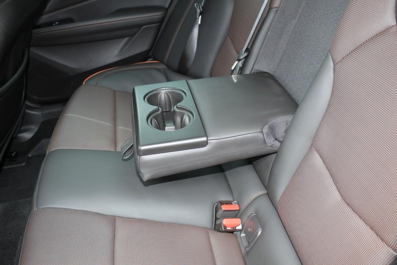 Cadillac CT4 Vehicle Full-screen Gallery Image 14