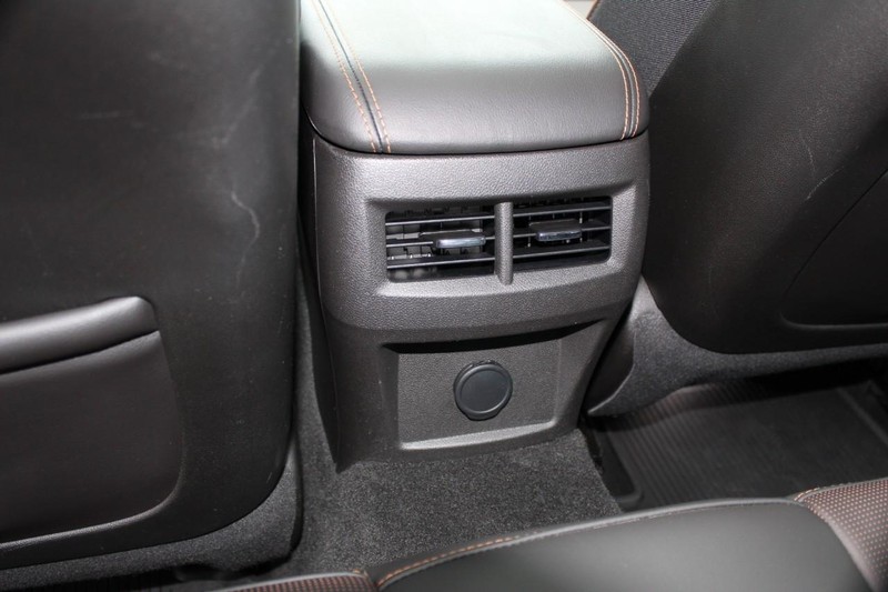 Cadillac CT4 Vehicle Full-screen Gallery Image 15