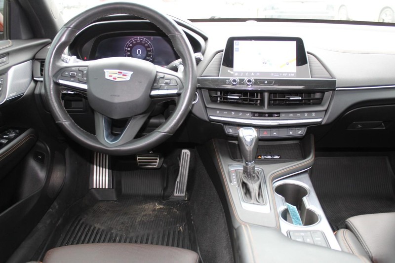 Cadillac CT4 Vehicle Full-screen Gallery Image 16