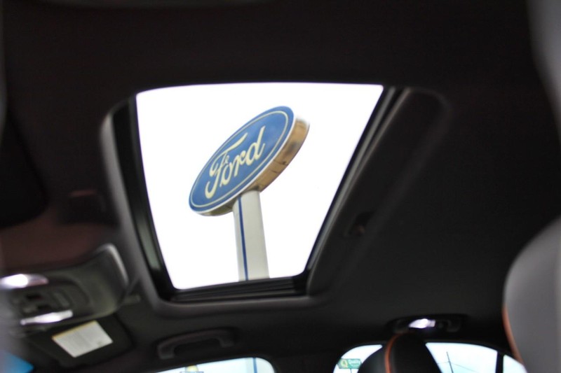 Cadillac CT4 Vehicle Full-screen Gallery Image 22