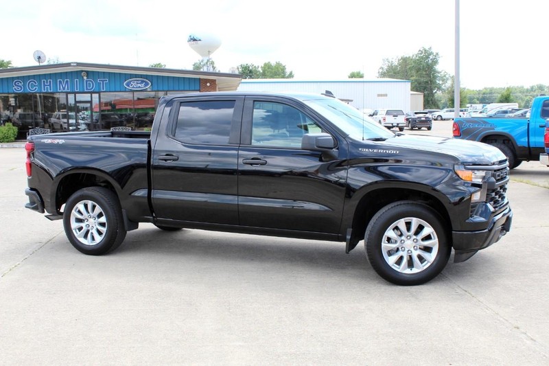 Chevrolet Silverado 1500 Vehicle Full-screen Gallery Image 03