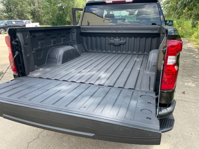 Chevrolet Silverado 1500 Vehicle Full-screen Gallery Image 13