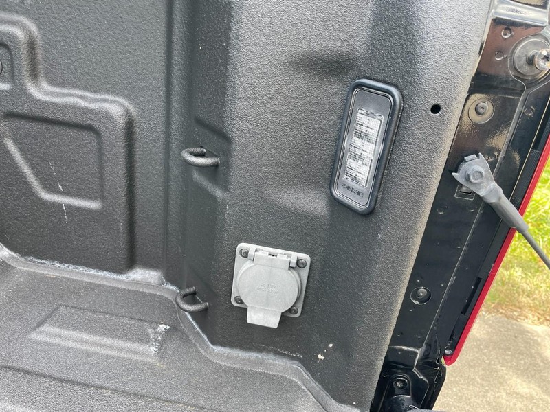 Chevrolet Silverado 1500 Vehicle Full-screen Gallery Image 14