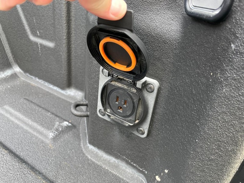 Chevrolet Silverado 1500 Vehicle Full-screen Gallery Image 15