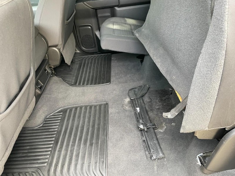 Chevrolet Silverado 1500 Vehicle Full-screen Gallery Image 17