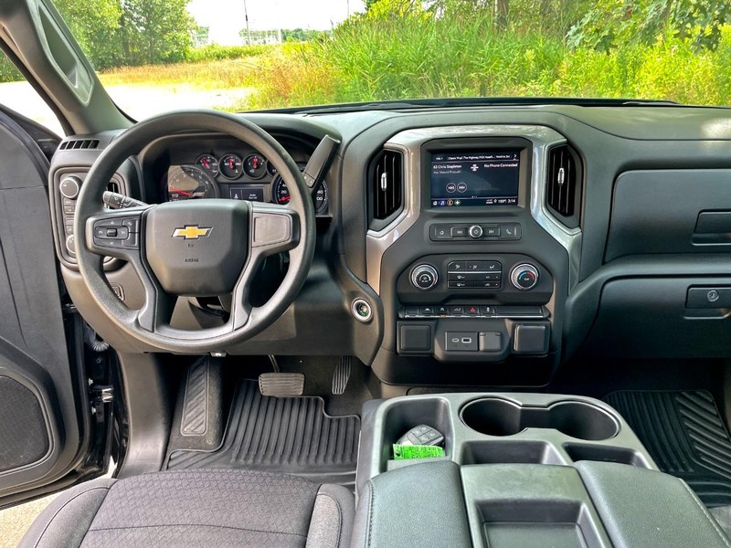 Chevrolet Silverado 1500 Vehicle Full-screen Gallery Image 19