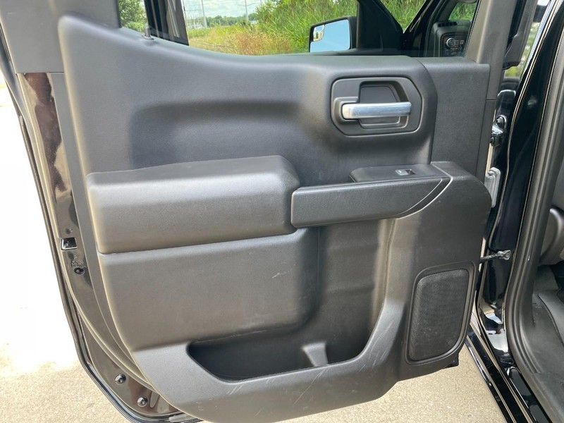 Chevrolet Silverado 1500 Vehicle Full-screen Gallery Image 20