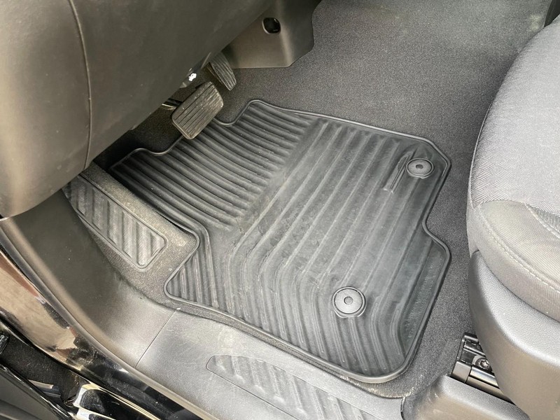 Chevrolet Silverado 1500 Vehicle Full-screen Gallery Image 23