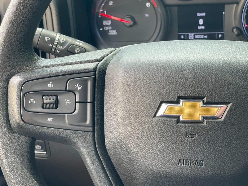 Chevrolet Silverado 1500 Vehicle Full-screen Gallery Image 27