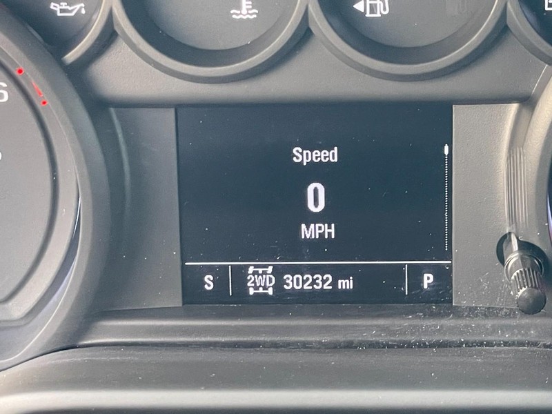 Chevrolet Silverado 1500 Vehicle Full-screen Gallery Image 30