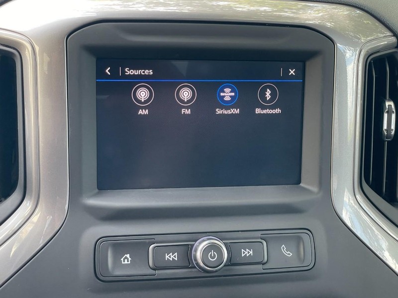 Chevrolet Silverado 1500 Vehicle Full-screen Gallery Image 35