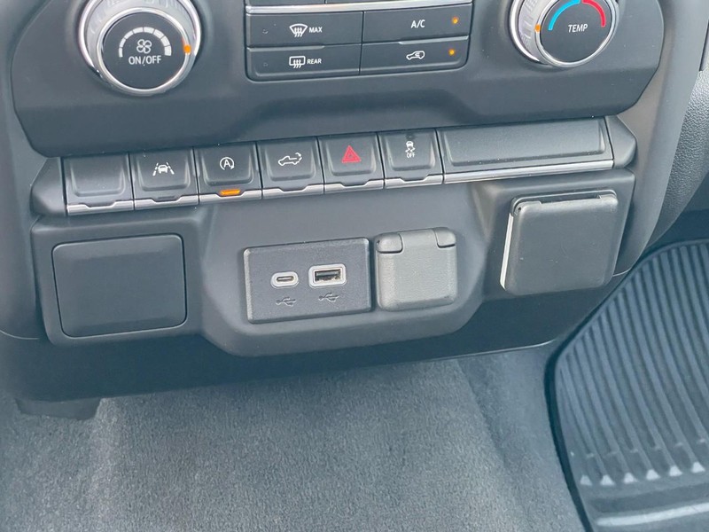 Chevrolet Silverado 1500 Vehicle Full-screen Gallery Image 39